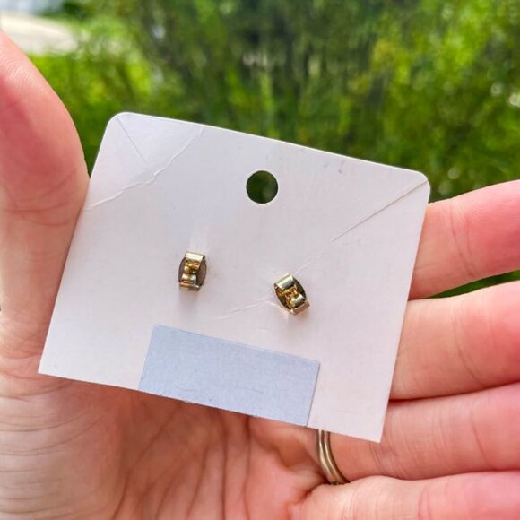 cute simple small "Mrs" gold stud earrings - Picture 2 of 2